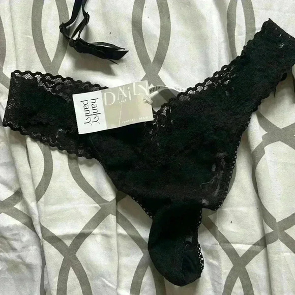 Hanky Panky - Signature Lace Original Rise Thong  Black  (NWT) - Picture 6 of 6